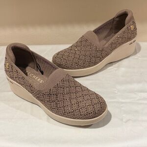 Skechers  Martha Stewart My Reflection Slip-On Casual Sneakers